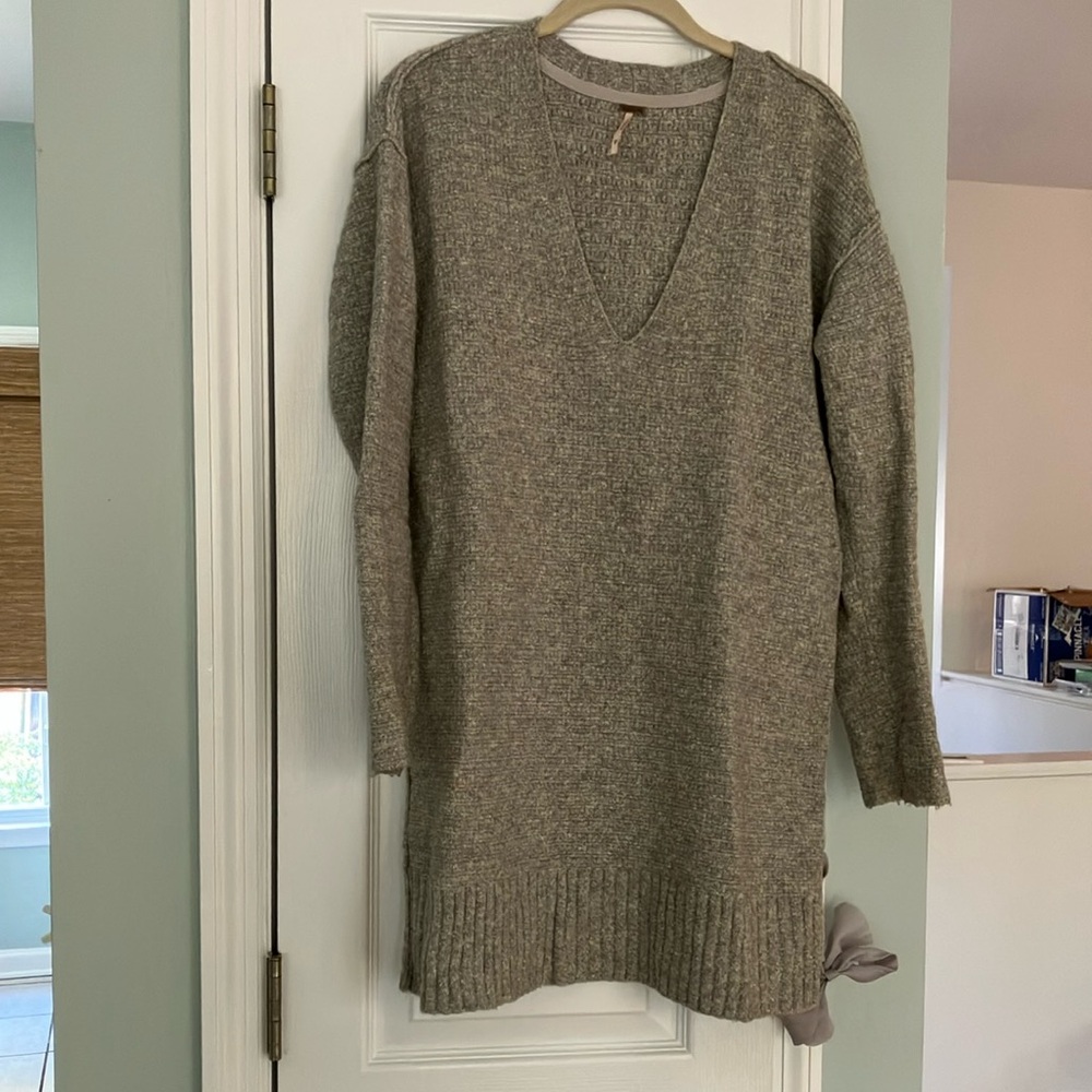 Free People Long Gray V-Neck Women's Sweater